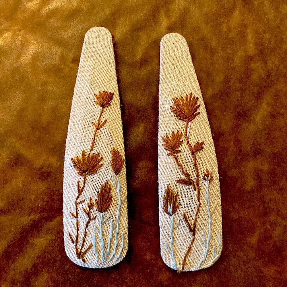 Set of two embroidery hair clips